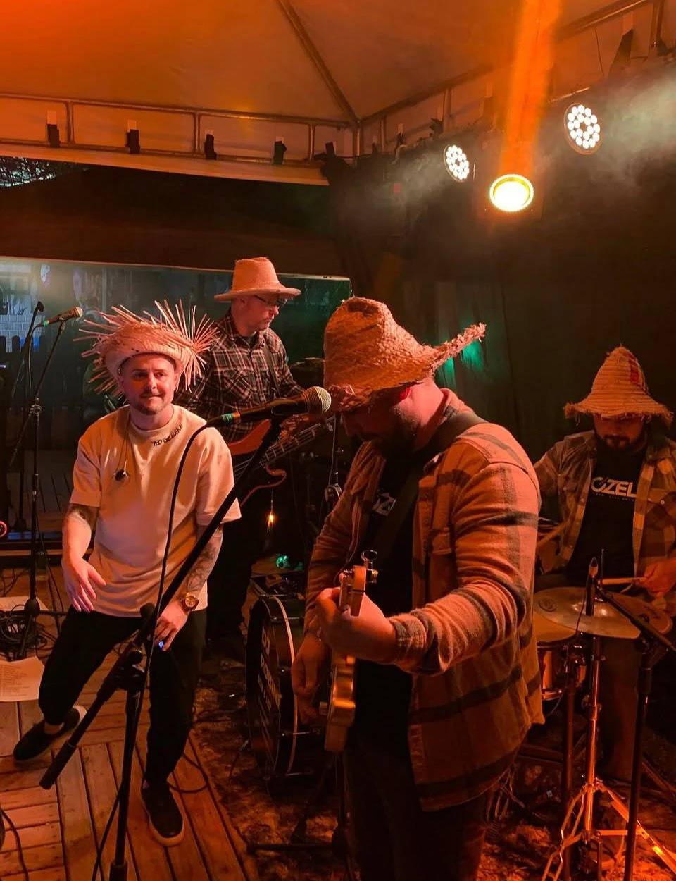Ozel: grupo resgata clássicos do pop e rock nacional no Sul de Santa Catarina — foto 2