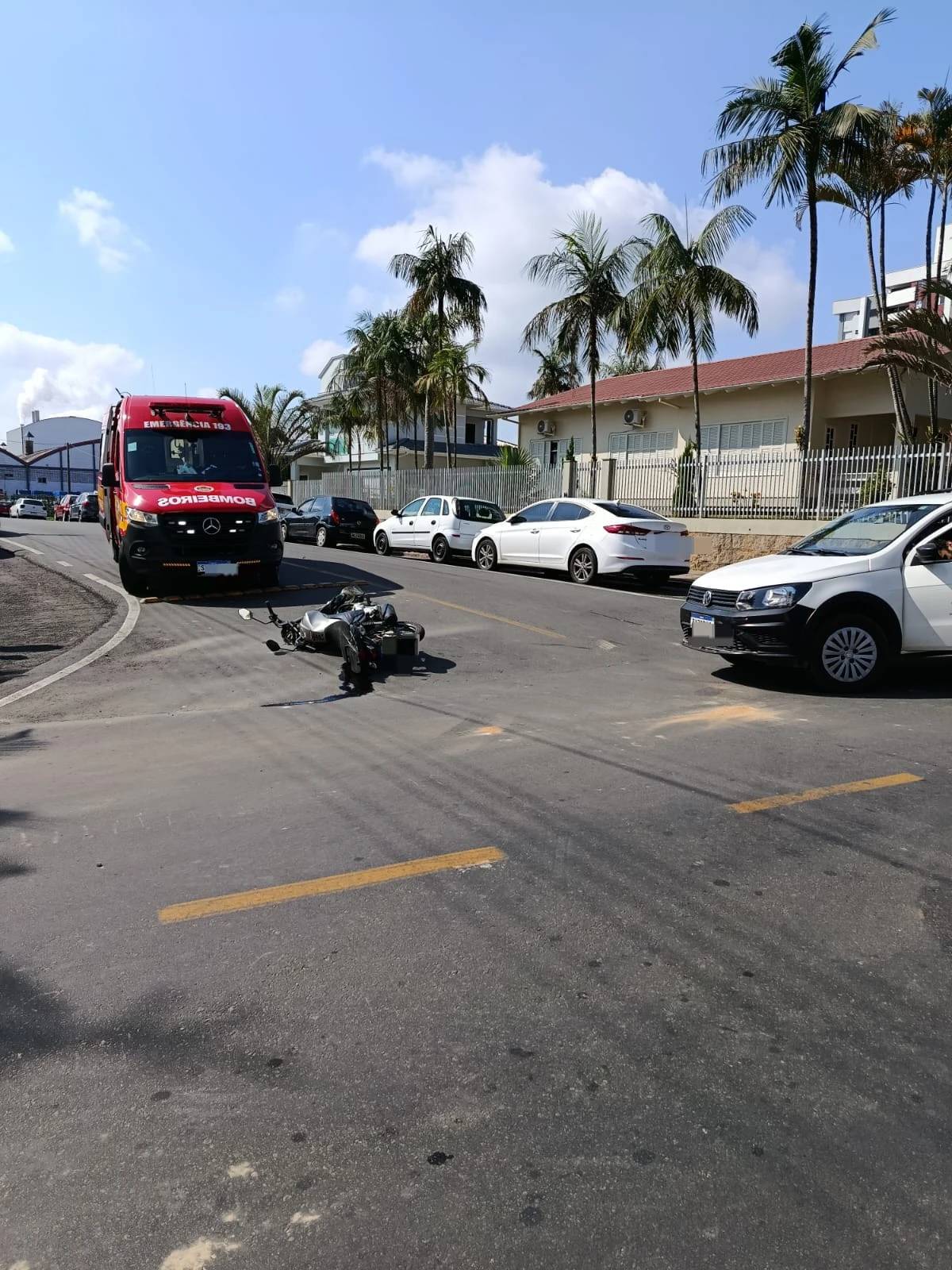 Acidente entre moto e carro deixa idoso ferido em Morro da Fumaça — foto 2