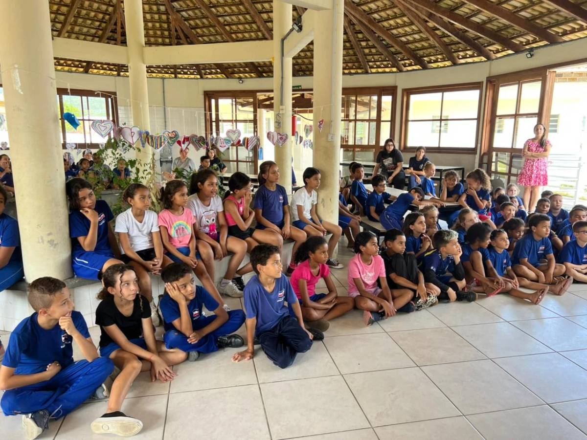 Alunos de Siderópolis recebem orientações sobre escovação e ganham kits dentais — foto 1