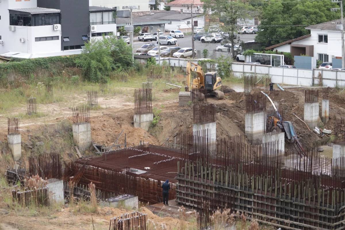 Trabalhos para o aterramento do Santa Vita são iniciados em Criciúma; veja fotos — foto 1