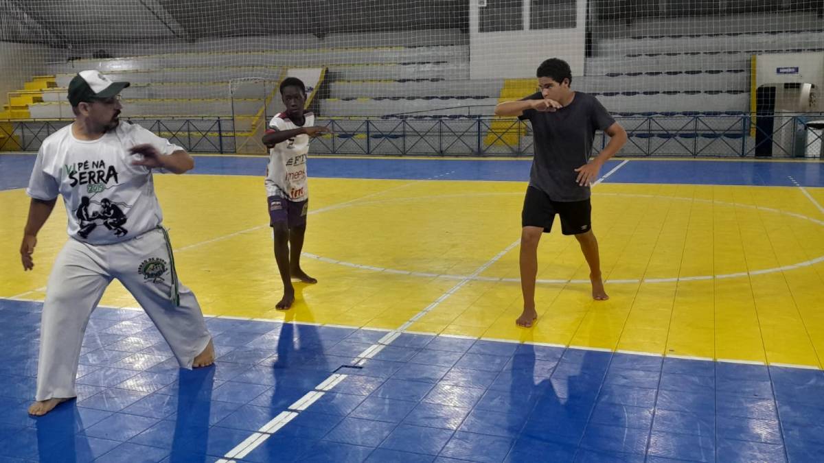 Nova oficina esportiva: aula inaugural de capoeira em Siderópolis — foto 1