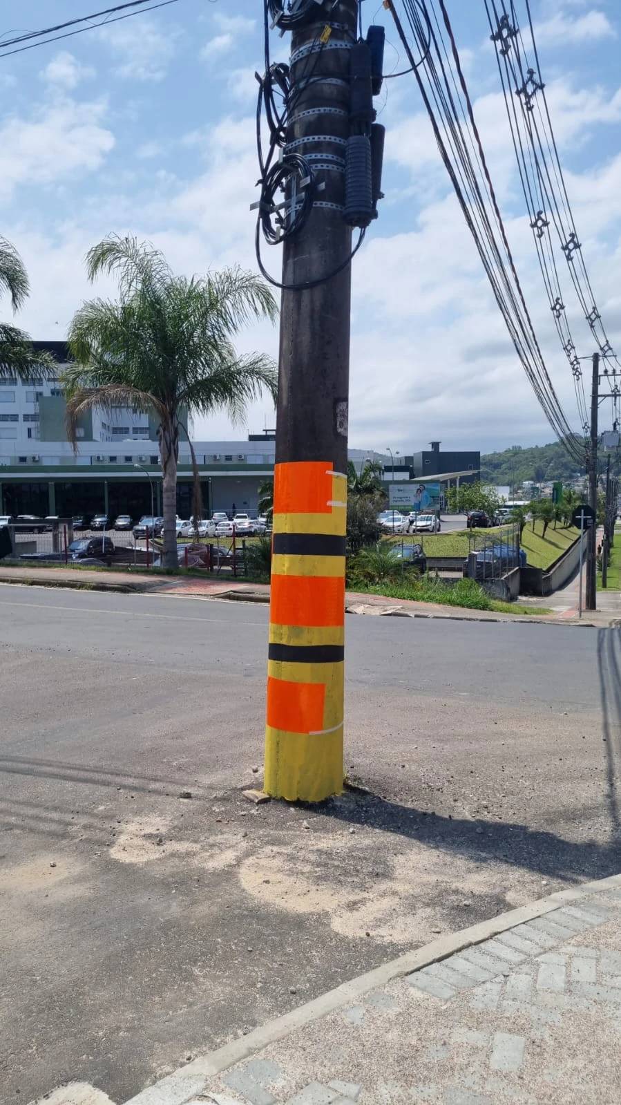 Poste no meio de rua será retirado nesta semana em Criciúma — foto 2
