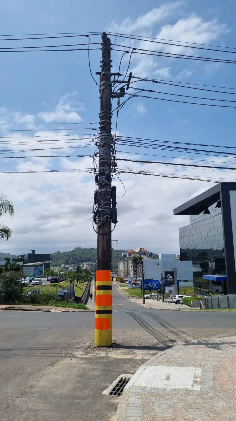 Poste no meio de rua será retirado nesta semana em Criciúma — foto 1