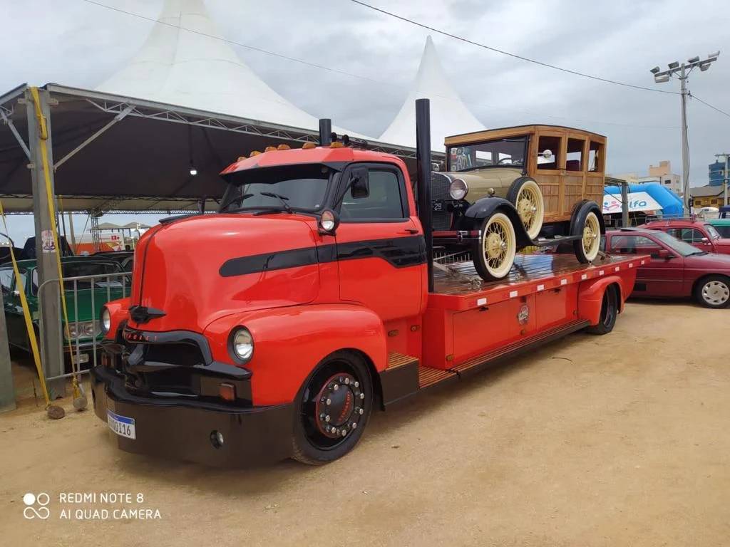 Evento gratuito reúne carros antigos, motos e shows em Balneário Rincão — foto 1