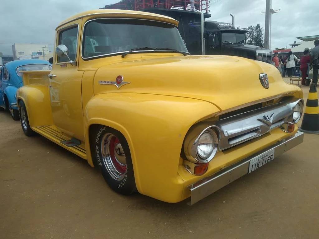 Evento gratuito reúne carros antigos, motos e shows em Balneário Rincão — foto 3