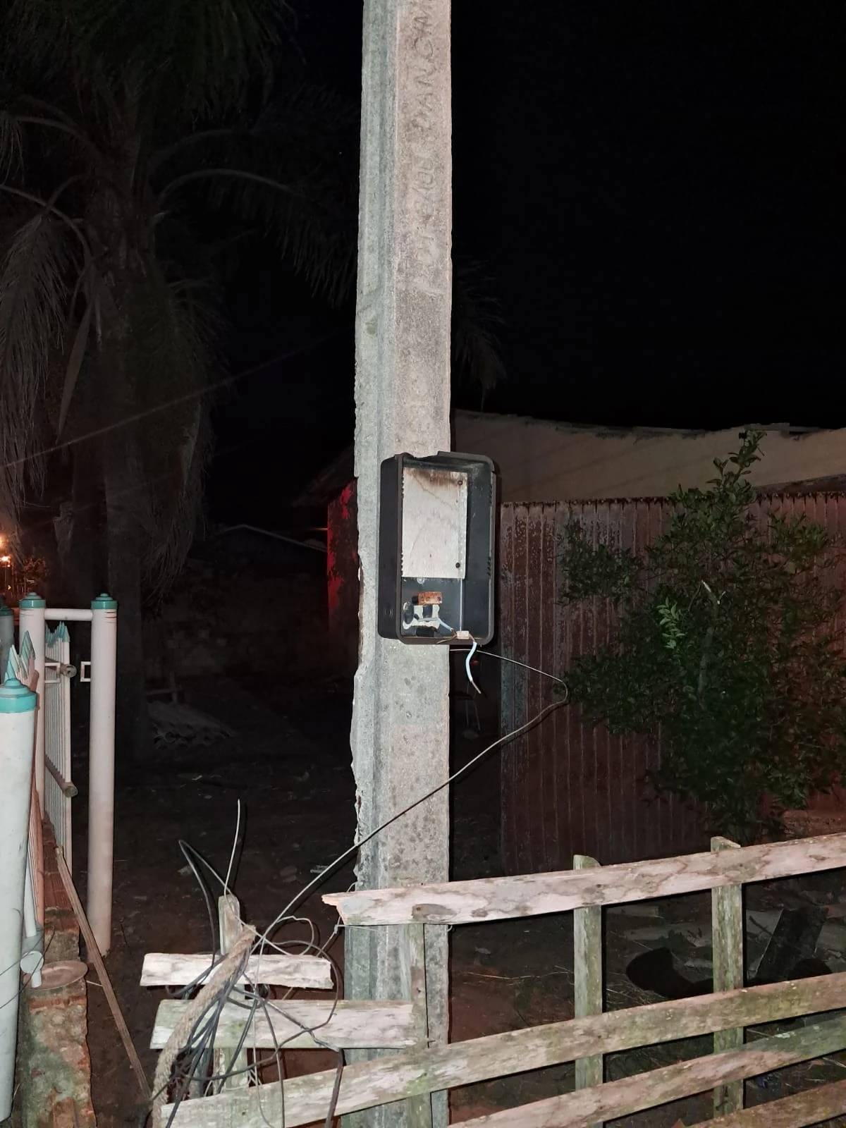Incêndio atinge casa habitada por pessoas em situação de rua — foto 2