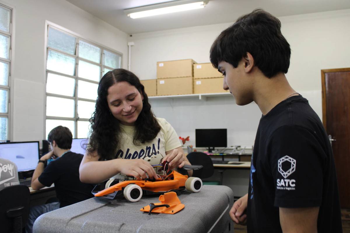 Projeto une ensino técnico e Engenharia Mecatrônica na criação de veículo inteligente na Satc — foto 1