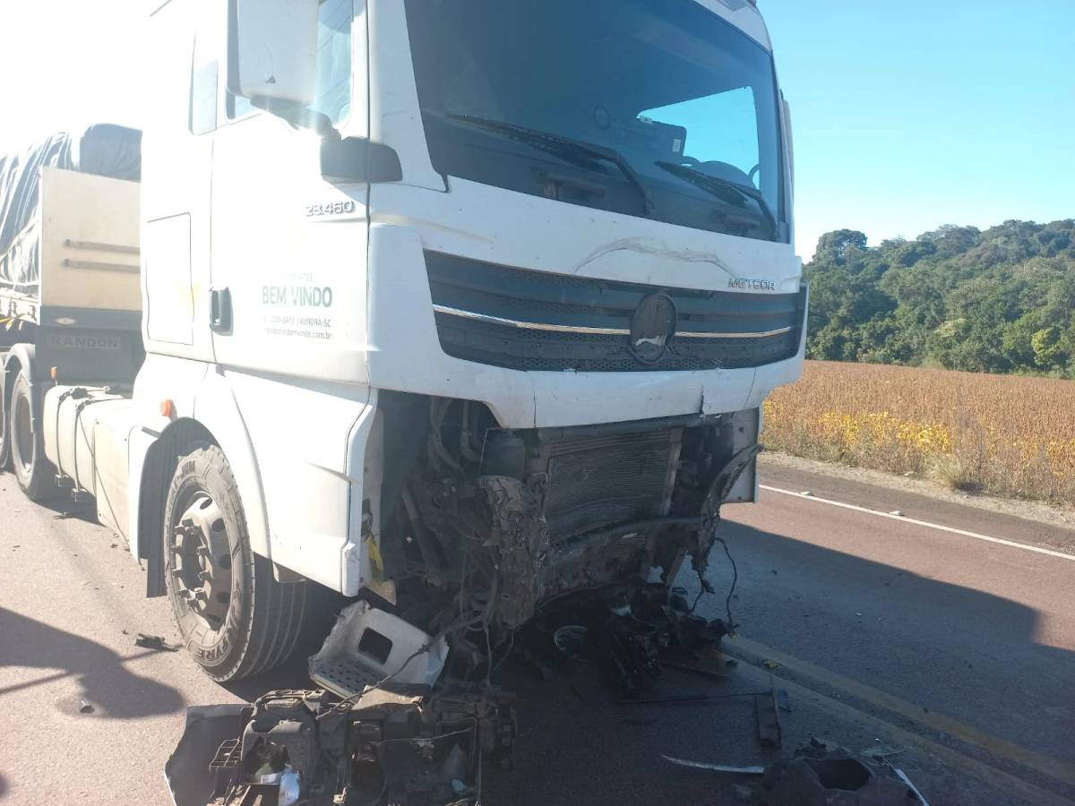 Santa Catarina: cinco pessoas morrem em acidente entre carro e caminhão — foto 2