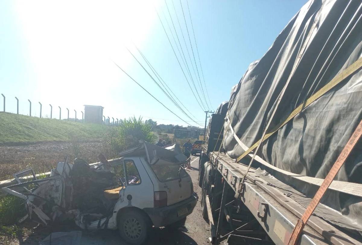 Santa Catarina: cinco pessoas morrem em acidente entre carro e caminhão — foto 1