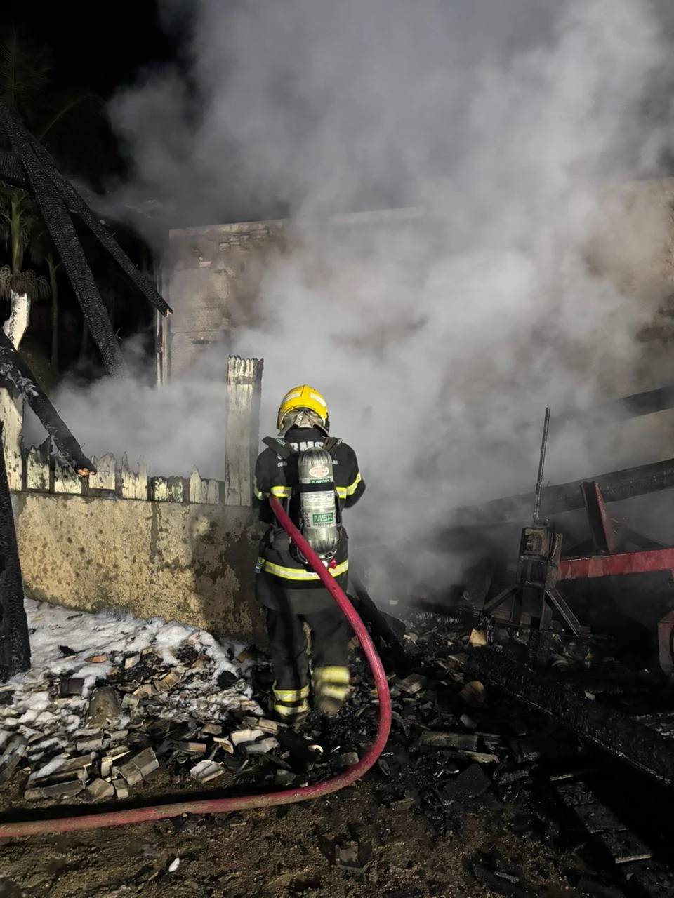 Galpão utilizado para secagem de milho é destruído por incêndio em Lauro Müller — foto 3