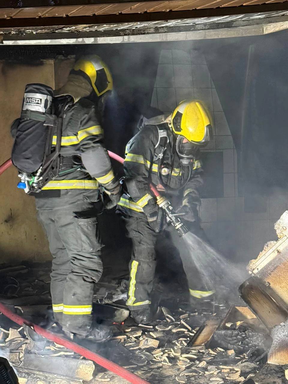 Incêndio destrói edícula de residência em Criciúma — foto 2