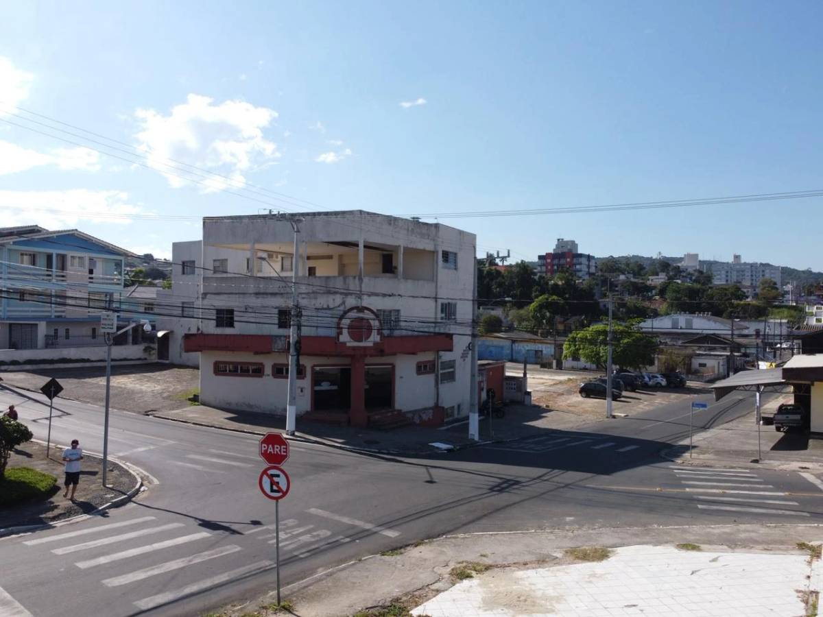 Sequência de acidentes em cruzamento preocupa moradores no Operária Nova, em Criciúma — foto 3
