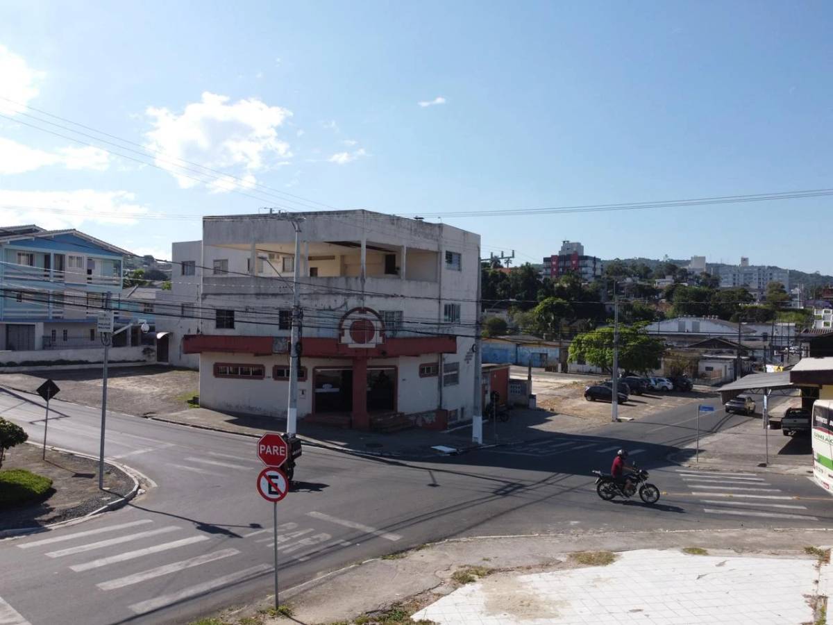 Sequência de acidentes em cruzamento preocupa moradores no Operária Nova, em Criciúma — foto 2