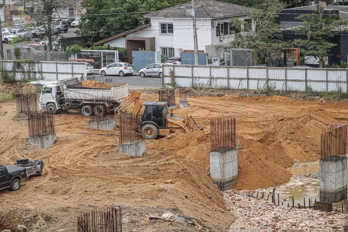 Vídeos e fotos: obras de aterramento do Santa Vita estão na reta final em Criciúma — foto 15