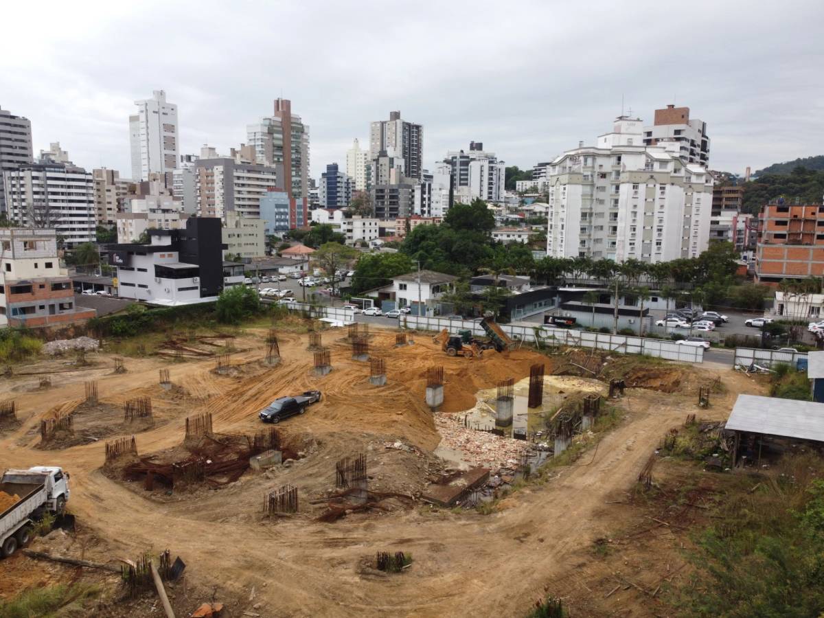 Vídeos e fotos: obras de aterramento do Santa Vita estão na reta final em Criciúma — foto 2