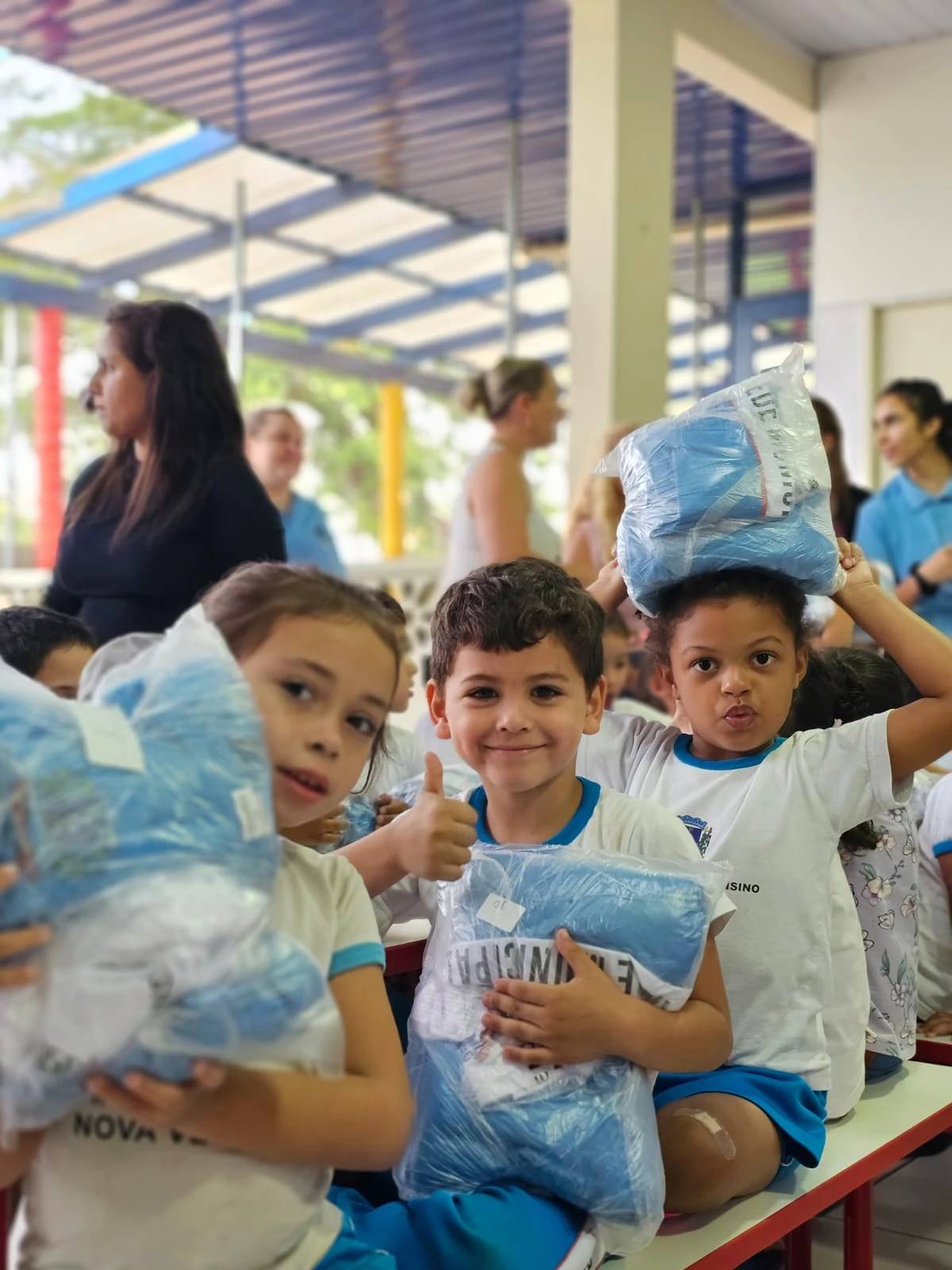 Nova Veneza inicia entrega de uniformes para mais de 1,8 mil alunos — foto 3