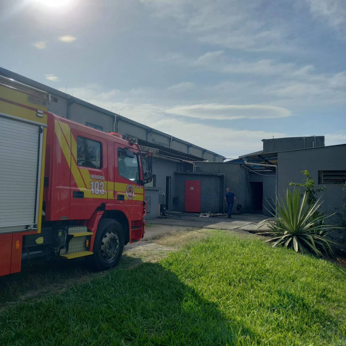 Princípio de incêndio em secadora industrial mobiliza bombeiros em Içara — foto 1