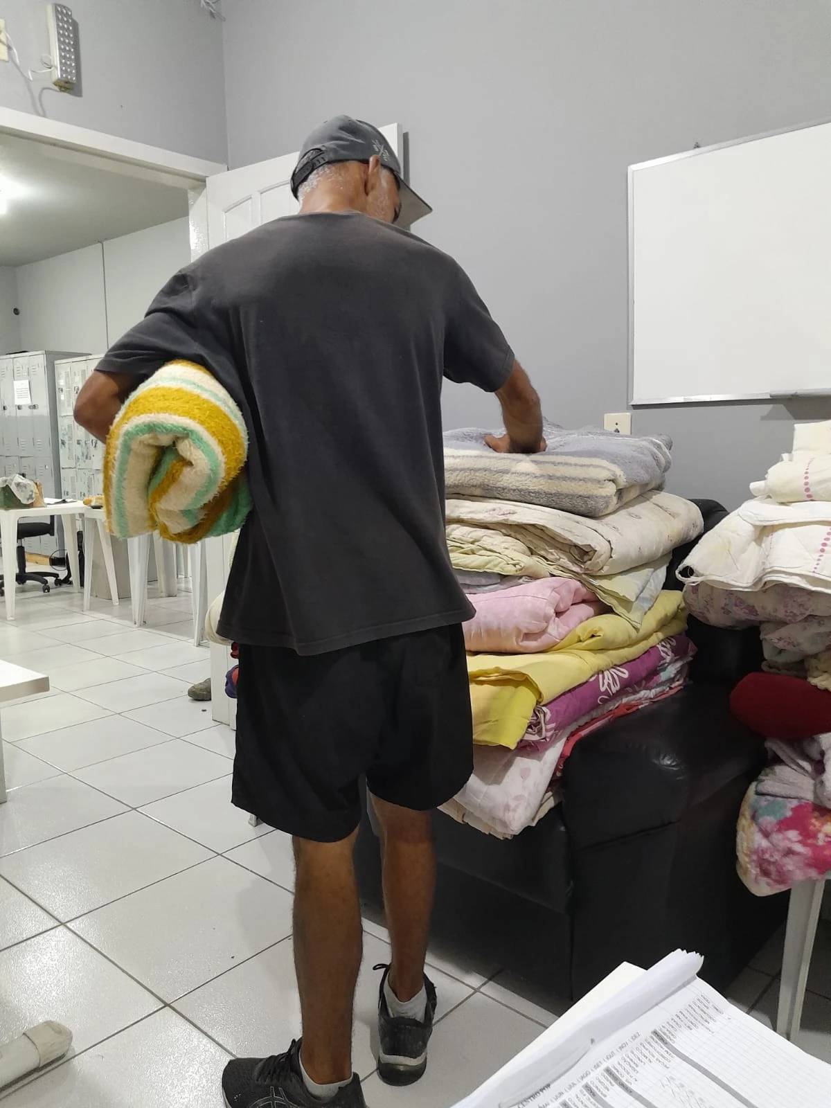 Frio reforça entrega de cobertores a pessoas em situação de rua em Criciúma — foto 2