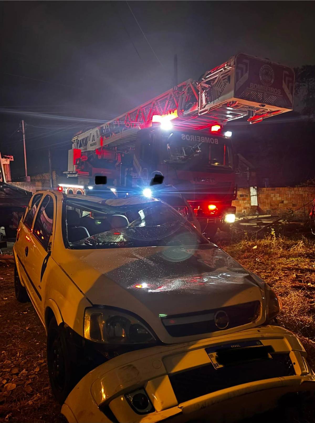 Fotos: carro cai de ponte, submerge em rio e passageiro morre em Criciúma — foto 4
