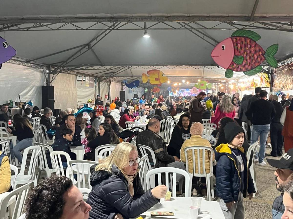 Shows, feira de negócios e gastronomia marcam a 33ª Festa do Peixe — foto 1