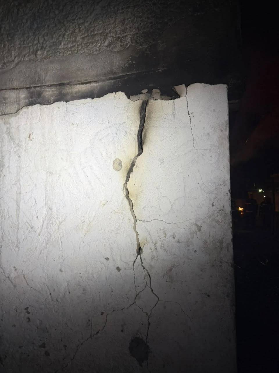 Vídeos: edificação ocupada por pessoas em situação de rua é destruída por incêndio e demolida em Criciúma — foto 3