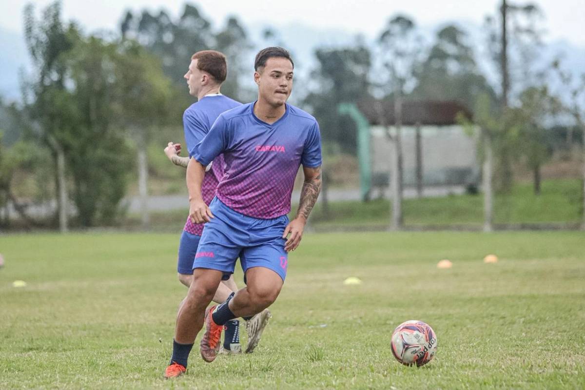 Com foco na liderança da Série B do Catarinense, Caravaggio intensifica treinos; veja fotos — foto 2