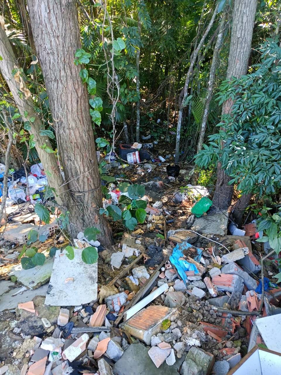 Falta de iluminação e descarte irregular de lixo preocupam moradores em Criciúma — foto 4