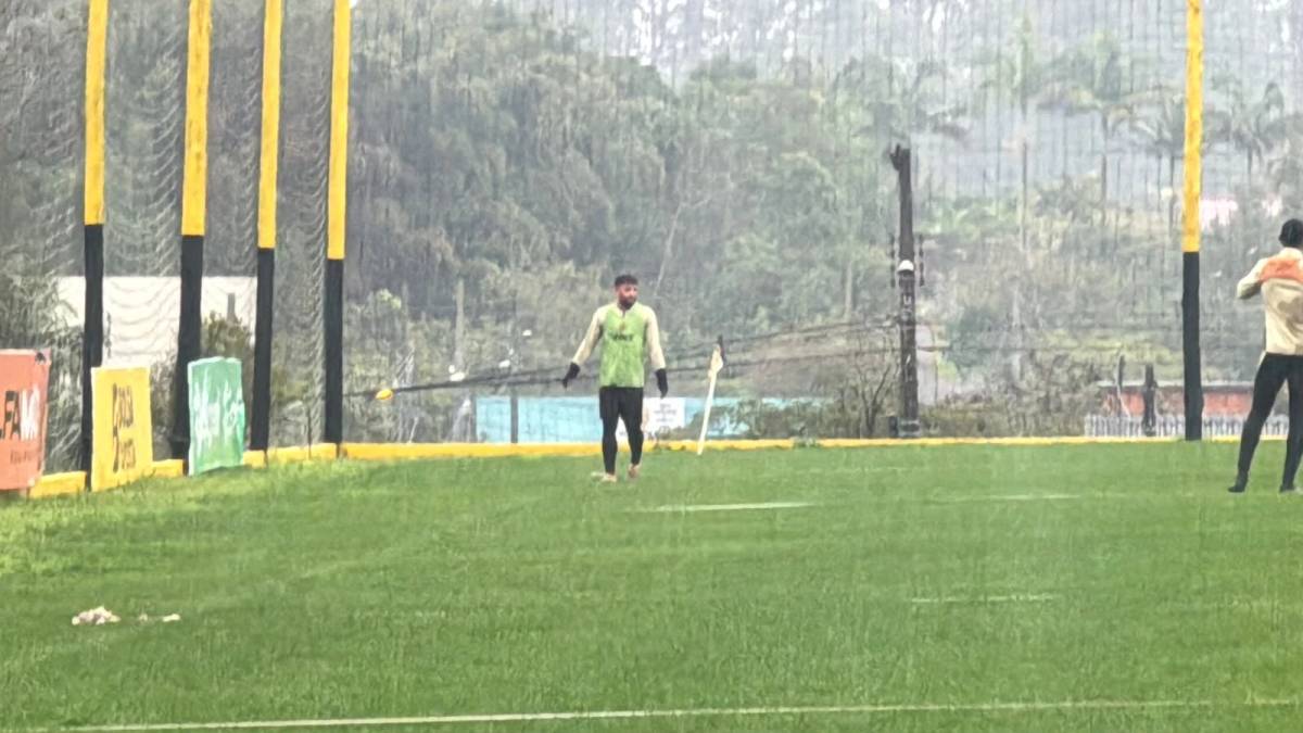 Recém-contratado, volante já treina com elenco do Criciúma — foto 1
