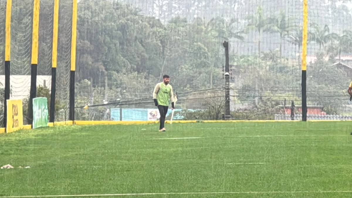 Recém-contratado, volante já treina com elenco do Criciúma — foto 2