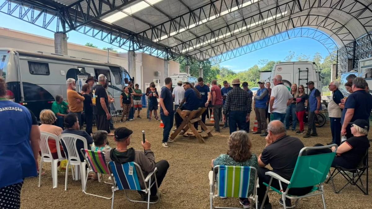 Olimpíadas Coloniais movimentam encontro de motorhomes em Cocal do Sul — foto 1