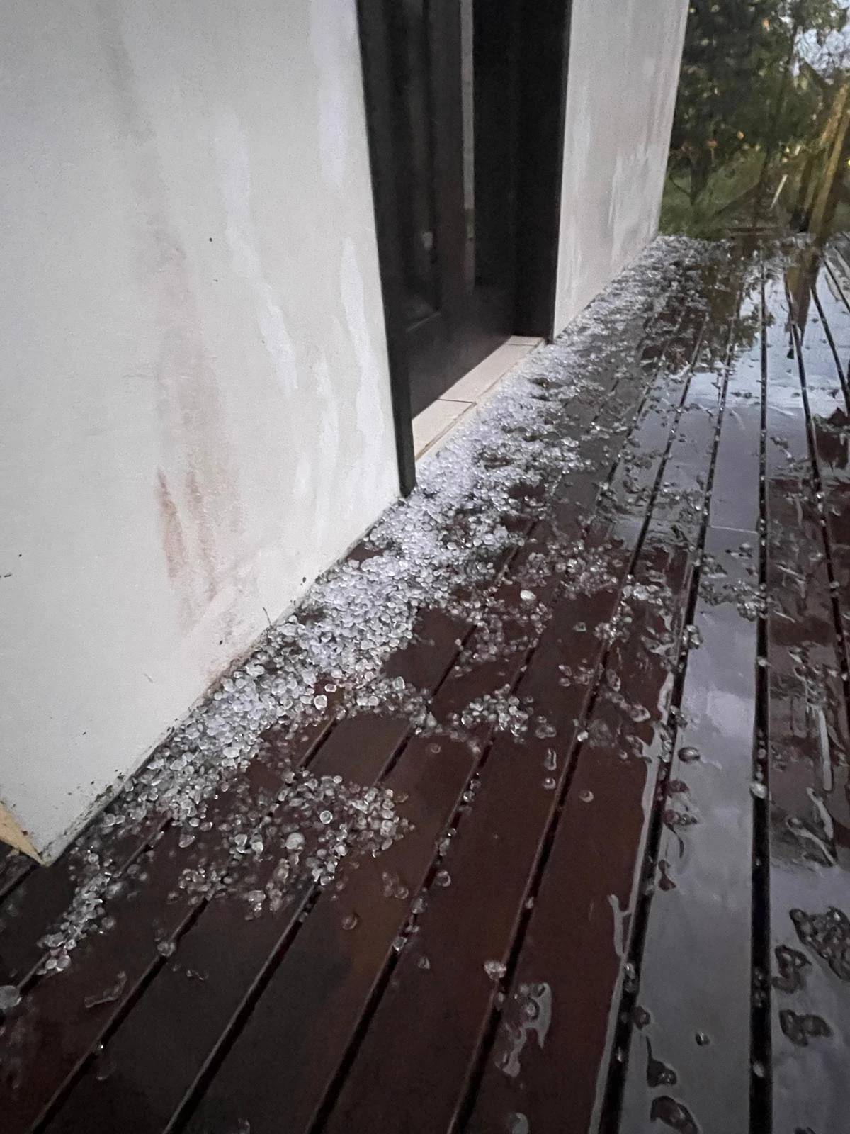 Fotos: queda de granizo surpreende moradores na região carbonífera — foto 1