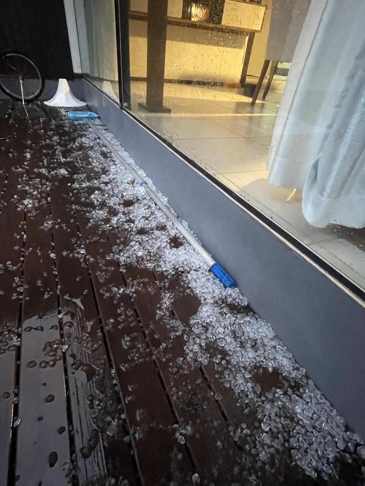 Fotos: queda de granizo surpreende moradores na região carbonífera — foto 2