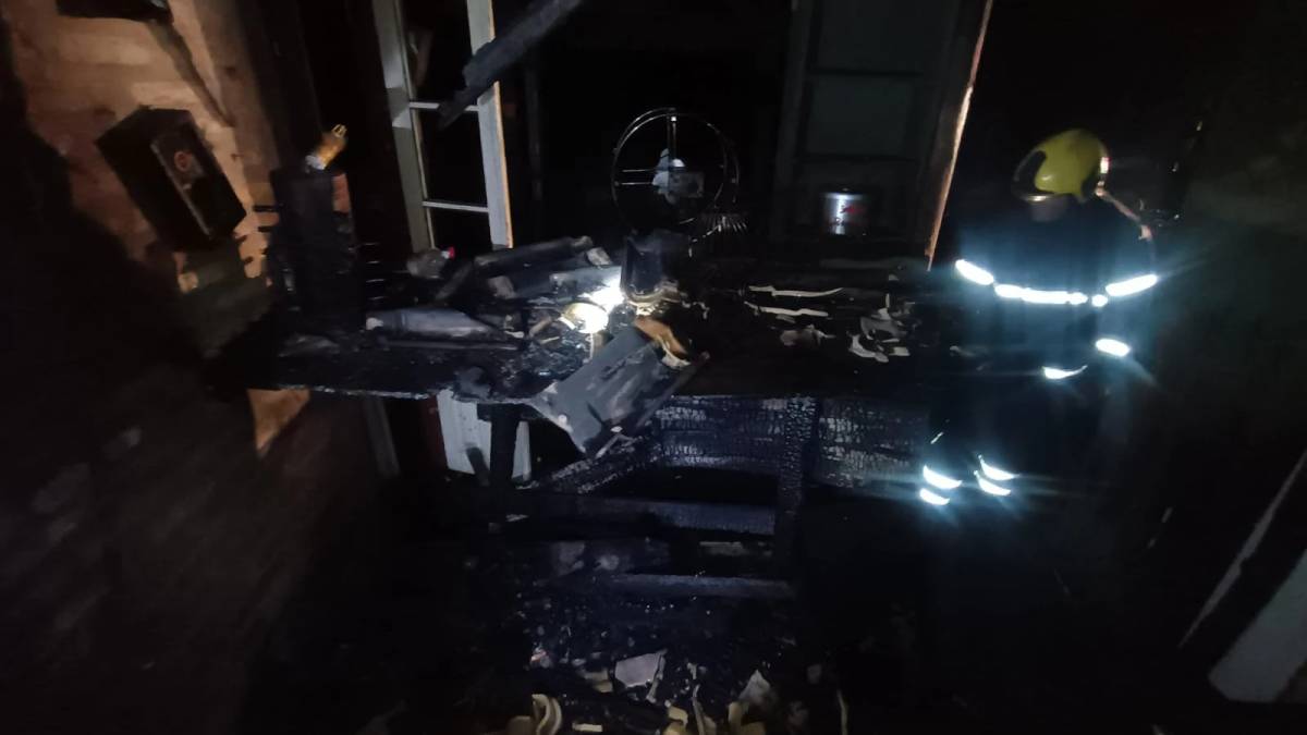Fotos: incêndio destrói cozinha de estabelecimento comercial em Imbituba — foto 1