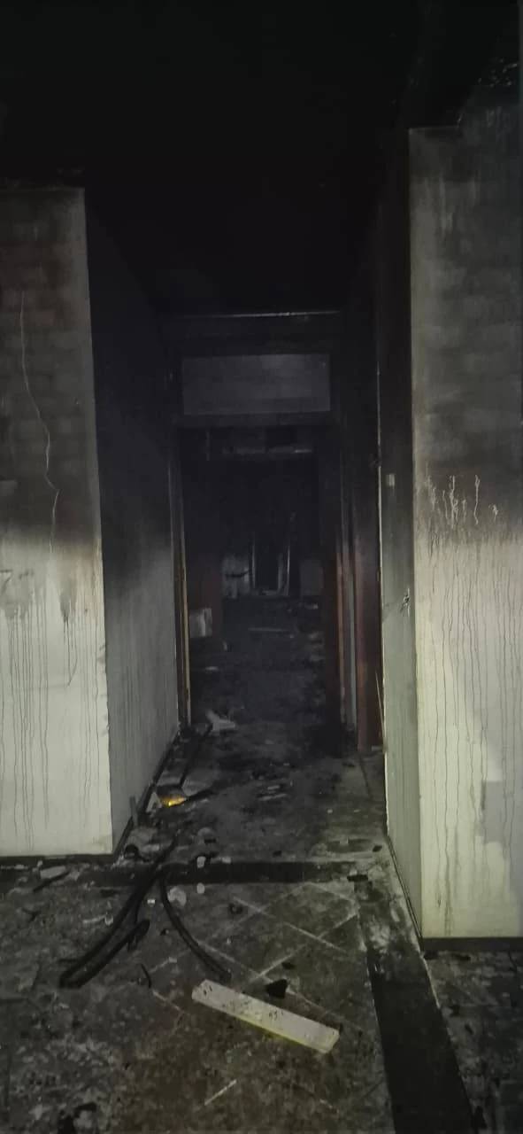 Bombeiros utilizam 11 mil litros de água para combater incêndio em galpão abandonado em Criciúma — foto 1