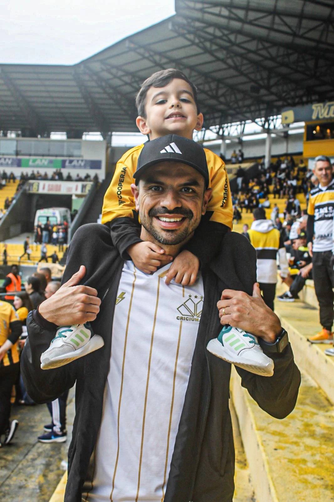 Mais de 9 mil torcedores acompanham vitória do Criciúma no Majestoso — foto 1