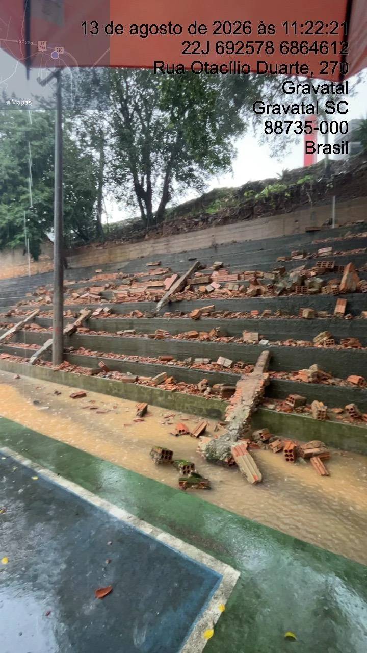 Deslizamentos deixam famílias desalojadas e imóveis em risco no Sul de SC — foto 2