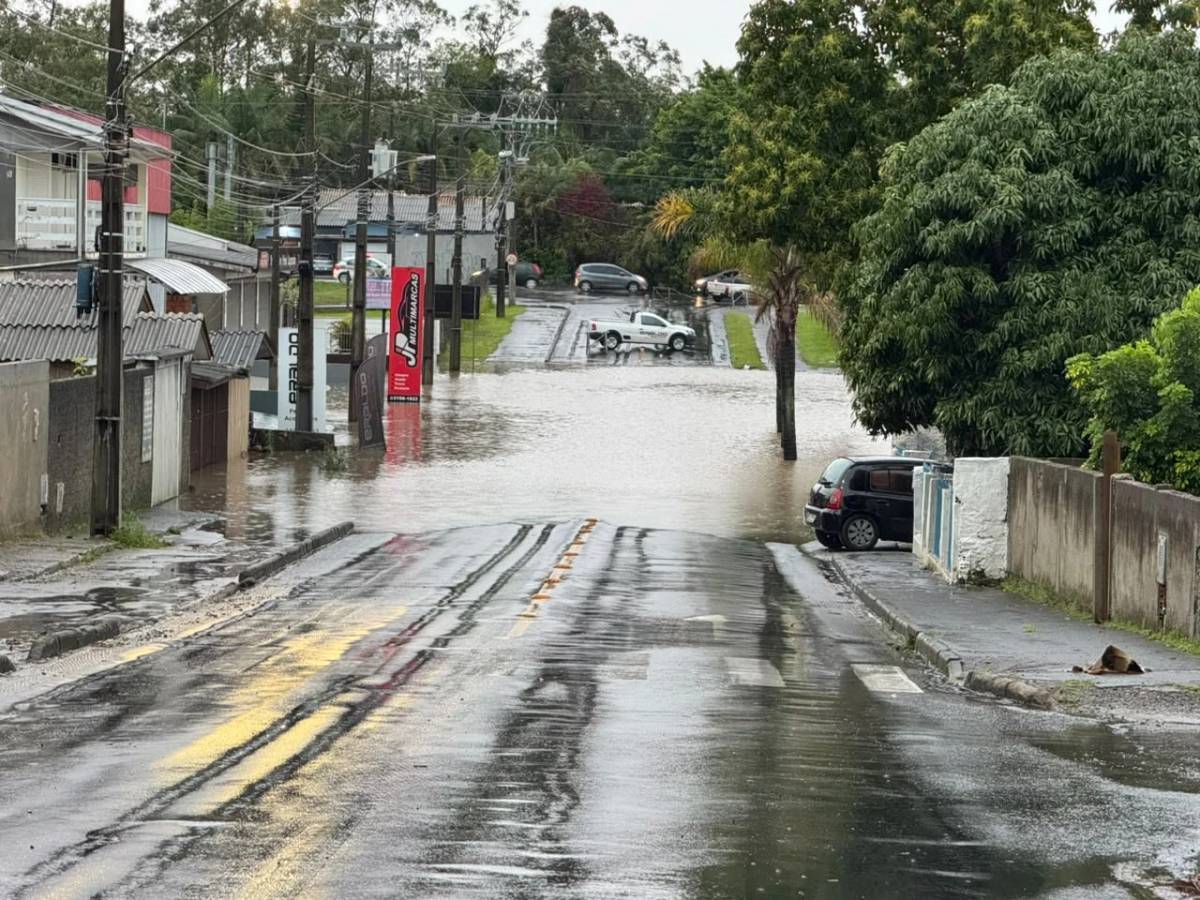 Temporal provoca danos em 14 cidades do Sul de Santa Catarina — foto 3