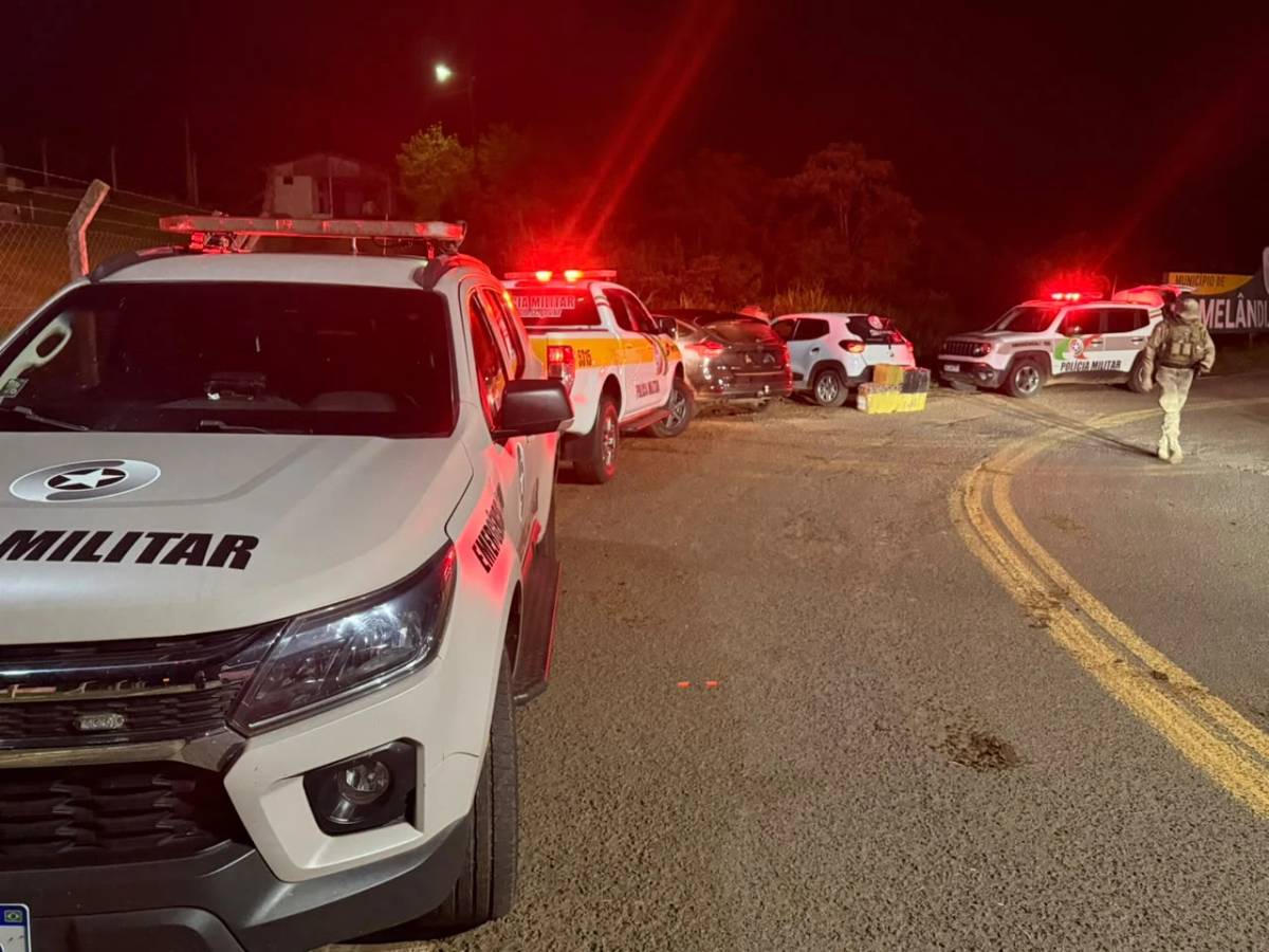 Jovens tentam fugir da polícia e são flagrados com quase 150 quilos de maconha em Santa Catarina — foto 1