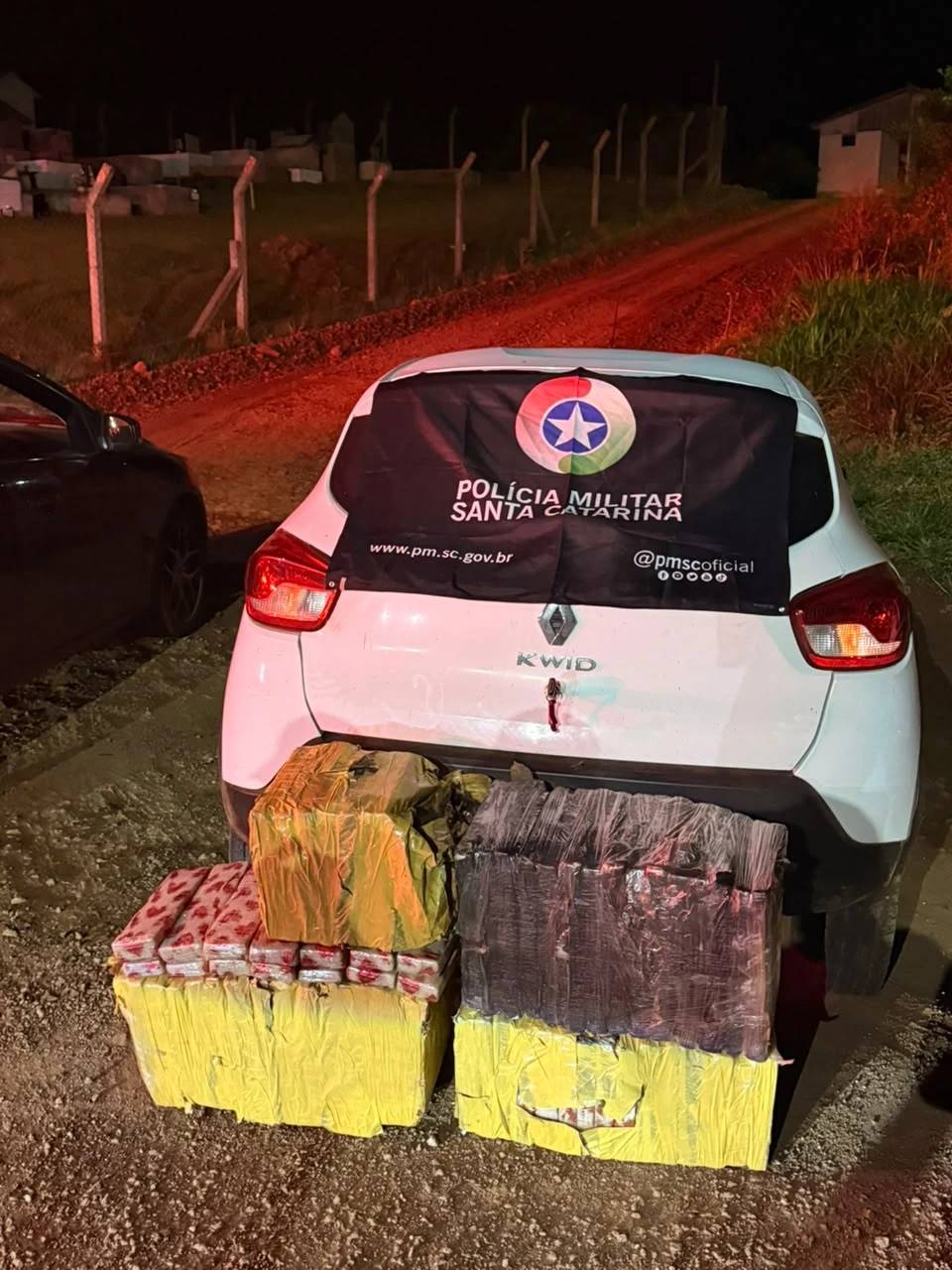 Jovens tentam fugir da polícia e são flagrados com quase 150 quilos de maconha em Santa Catarina — foto 3