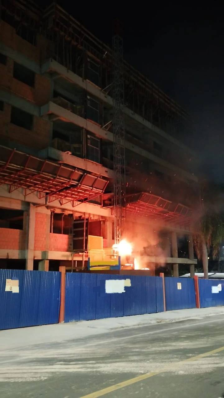 Fotos: princípio de incêndio é registrado em elevador de prédio em construção em Criciúma — foto 4