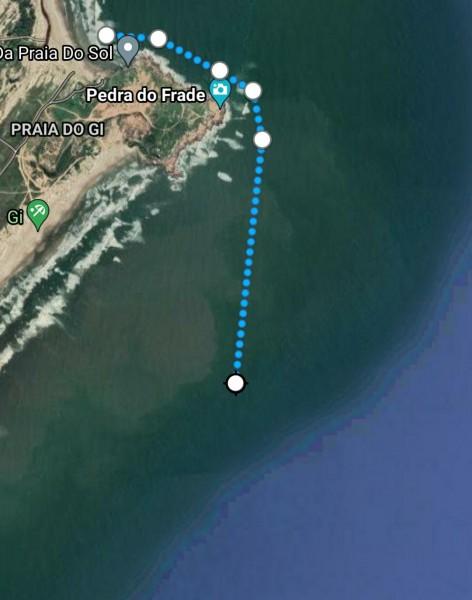 Surfista é resgatado após ser arrastado no mar em Laguna