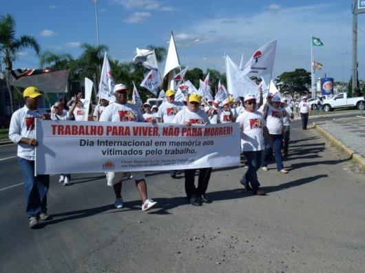 Saúde do trabalhador é defendida em ato público realizado em Criciúma