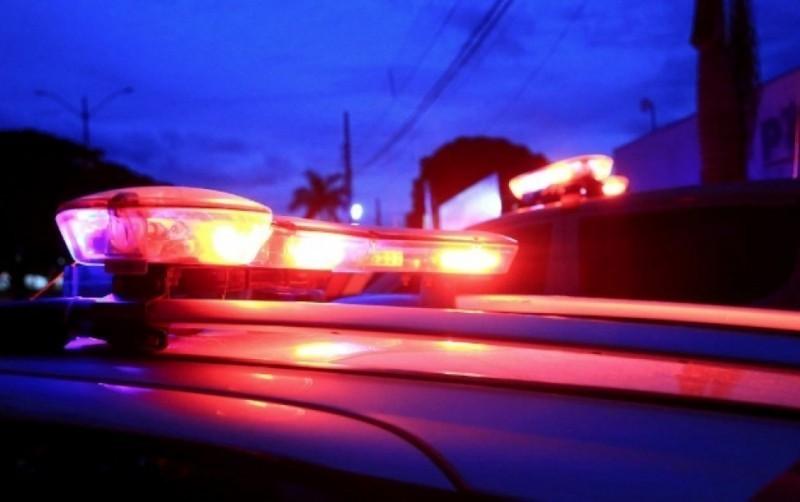 PM encontra dois quilos de maconha em veículo; três foram presos
