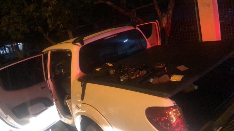 Família de Criciúma é rendida ao chegar em casa e tem veículo roubado por criminosos