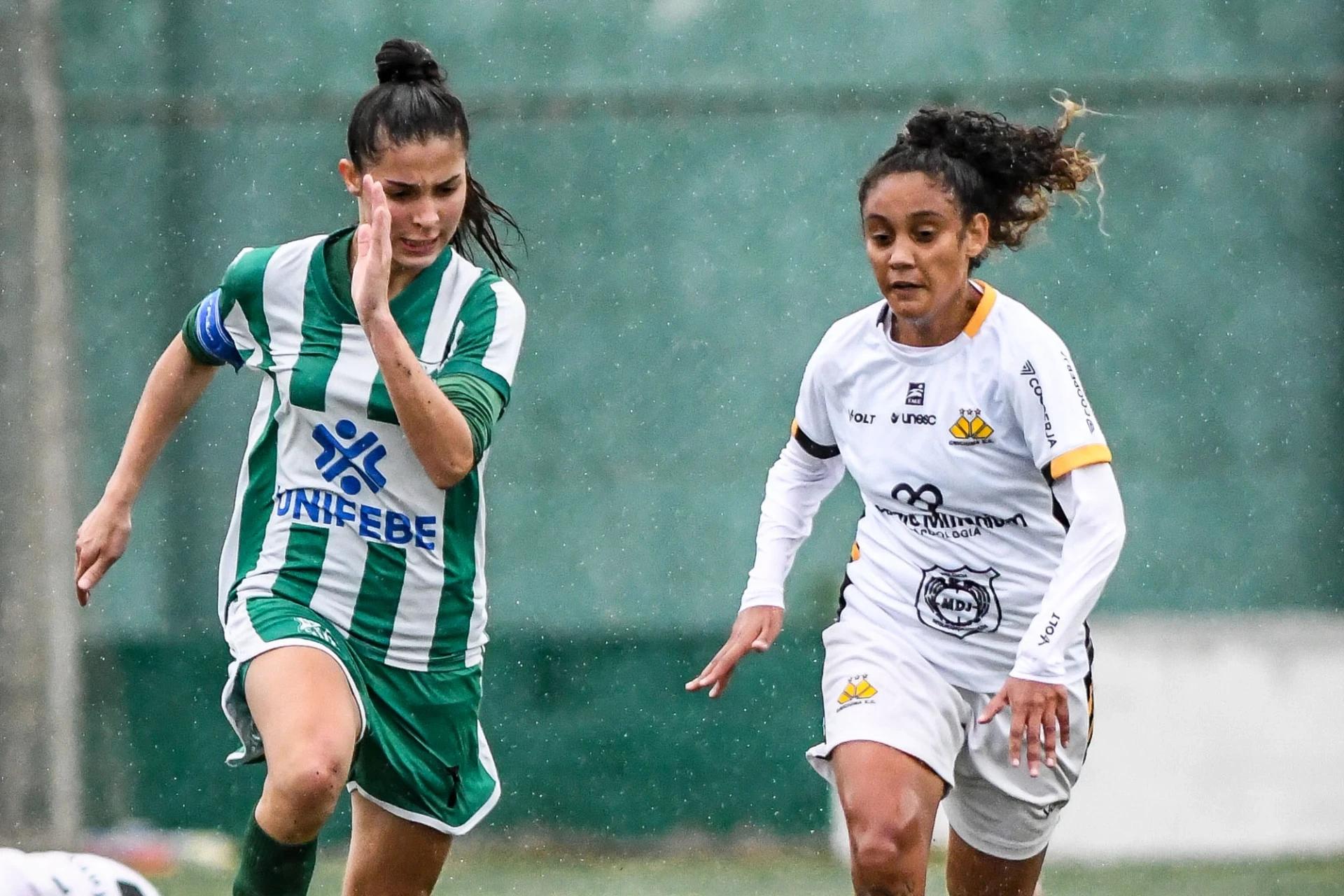Meninas Carvoeiras seguem invictas no Campeonato Catarinense