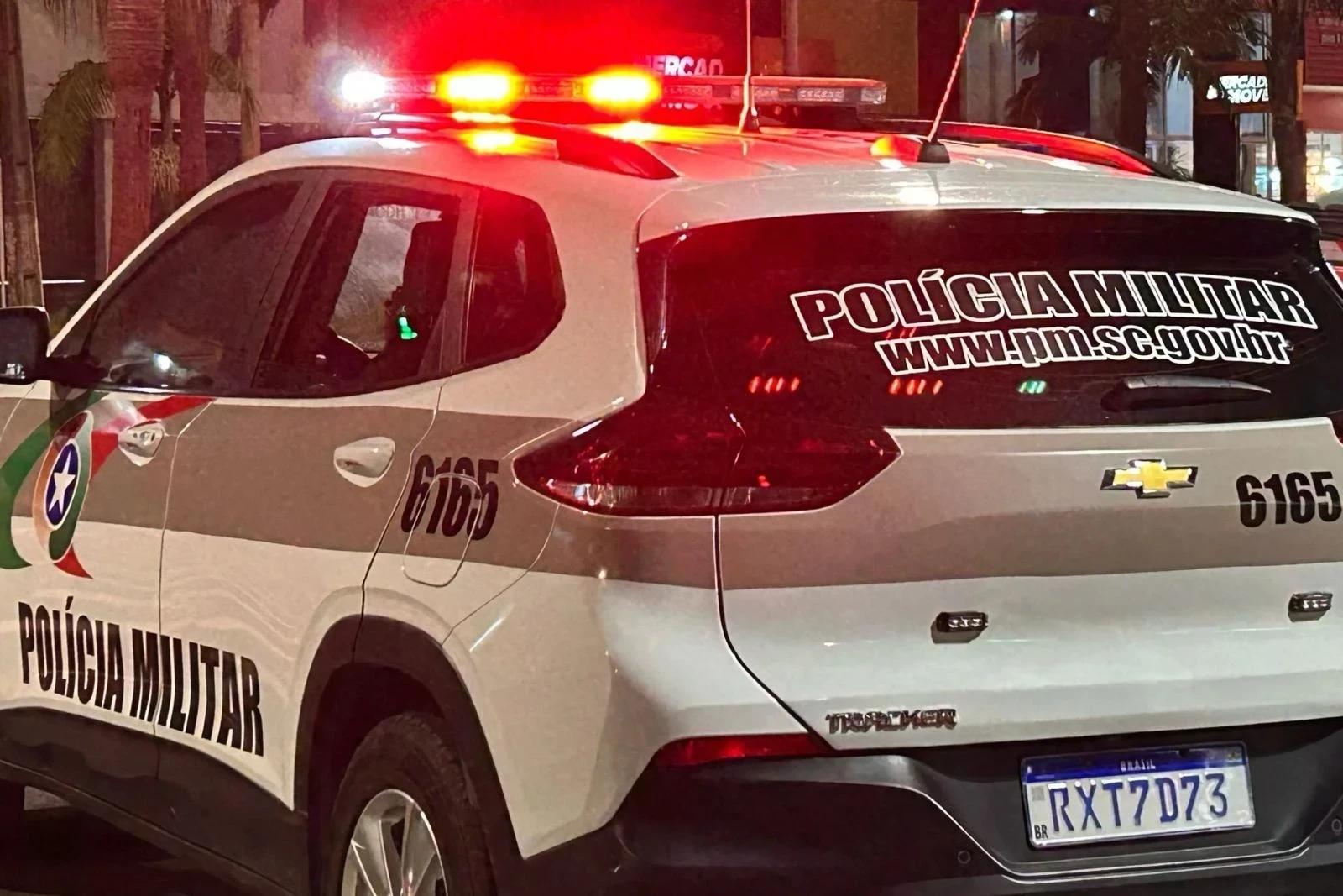 Sob efeito de drogas, homem agride companheira e acaba preso em Criciúma