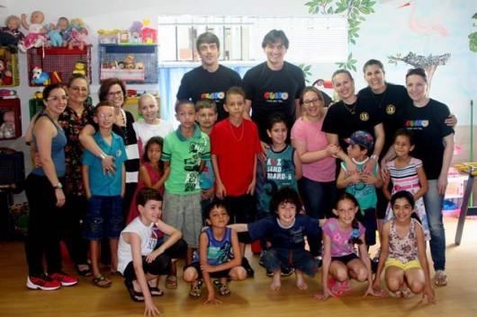 Ong Guido recebe a visita de jogadores do Tigre