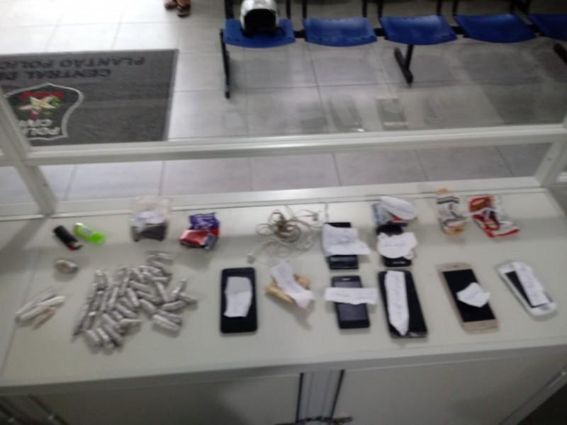 Presos de regime semiaberto são flagrados com maconha, celulares e dinheiro na BR-101