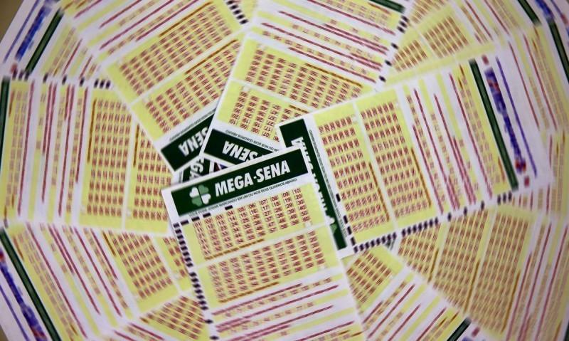 Ninguém acerta as seis dezenas e prêmio da Mega-Sena acumula em R$ 120 milhões