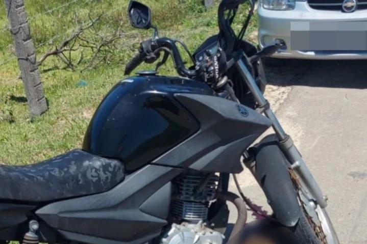Motociclista sofre queda ao colidir contra capivara em Jaguaruna